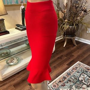 ADORABLE & SEXY RED SKIRT IN GREAT CONDITION